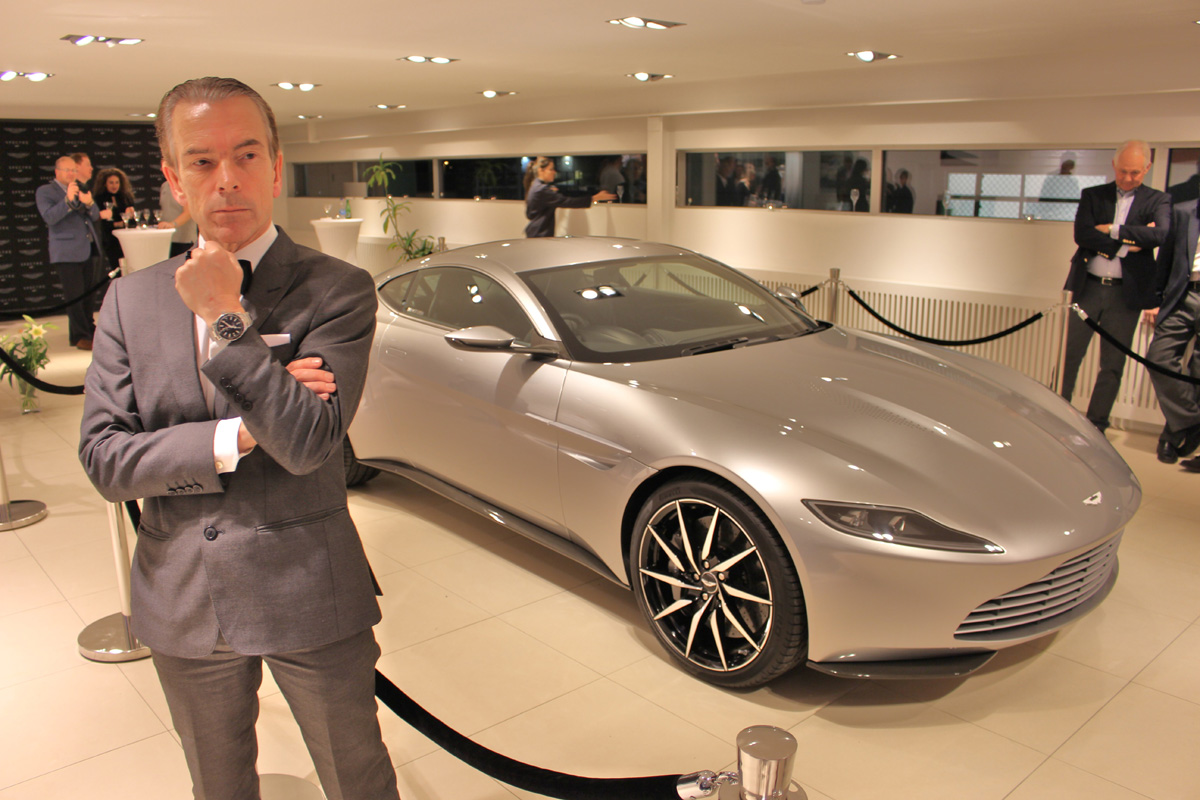 James Bond Gunnar Schfer with the Aston Martin DB10 Spectre same as Daniel Craig was drivning in Bond 24 SPECTRE https://twitter.com/007museum?